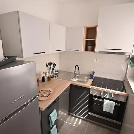 Sunny Downtown Apartment Skopje