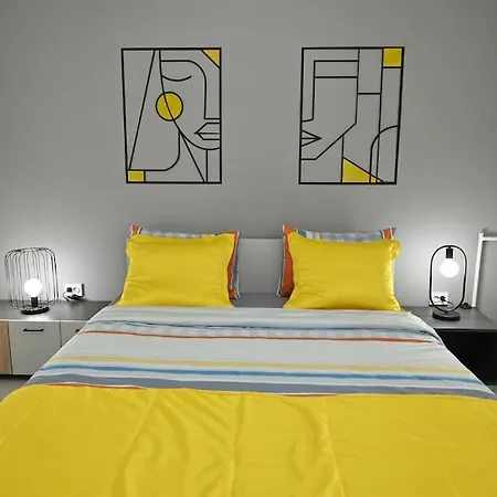 Sunny Downtown Apartment
