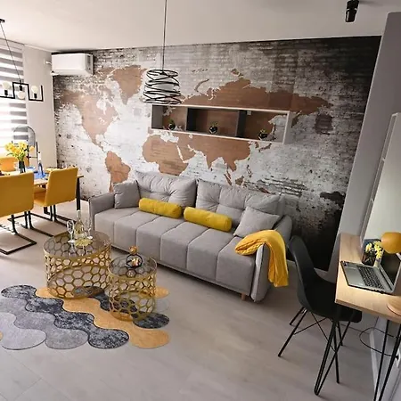 Sunny Downtown Apartment *